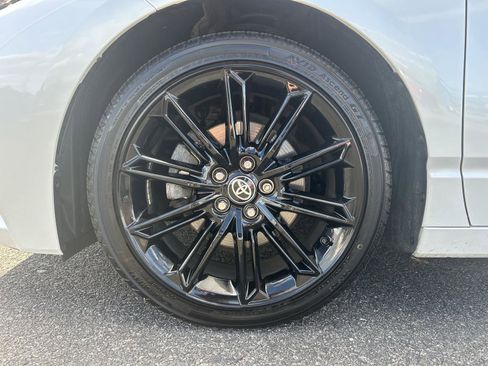 Used 2022 Toyota Avalon XSE image 9