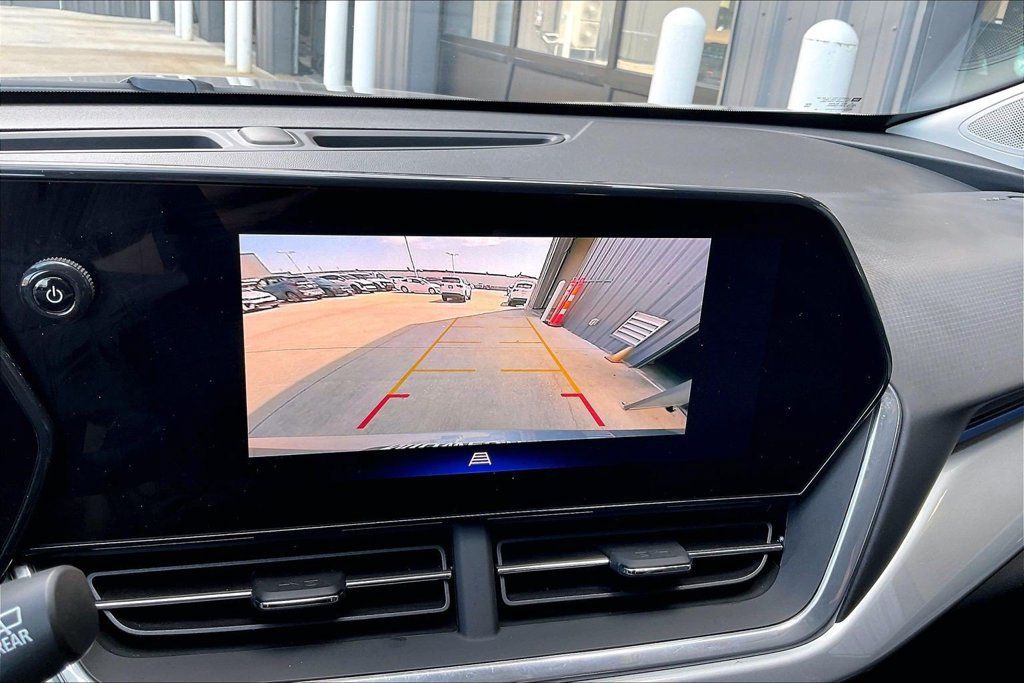 Used 2024 Chevrolet Trax LT FWD image 21