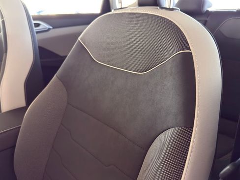 New 2026 Volkswagen Taos SE FWD image 33