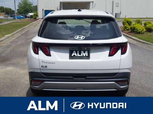New 2025 Hyundai Tucson SE image 6