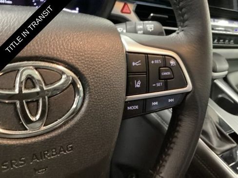 Used 2025 Toyota Sienna XLE FWD image 21