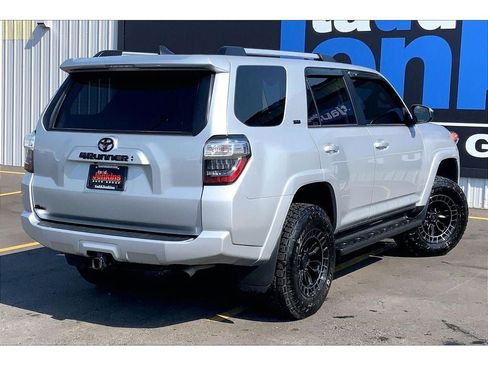Used 2024 Toyota 4Runner SR5 AWD/4WD image 15