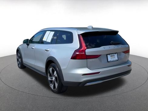 Used 2025 Volvo V60 B5 Cross Country Plus image 11