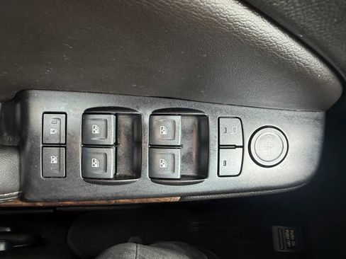 Used 2018 Chevrolet Suburban LT image 30