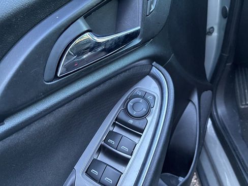 Used 2017 Chevrolet Malibu LT image 9