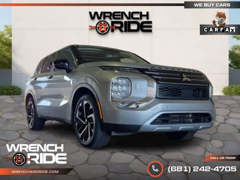 Used 2022 Mitsubishi Outlander SE image 2