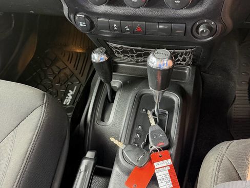 Used 2017 Jeep Wrangler Unlimited Sport AWD/4WD image 21