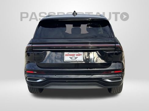 Used 2024 Lincoln Nautilus Reserve image 3