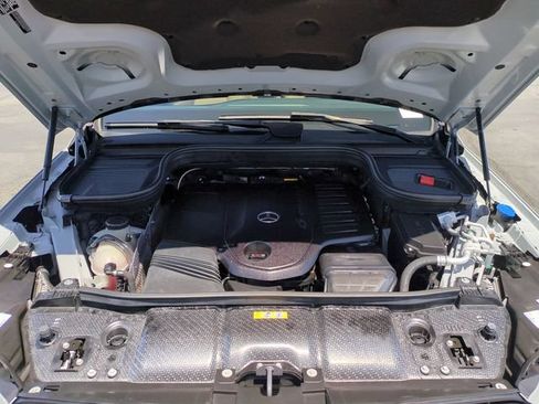 Used 2024 Mercedes-Benz GLS 450 4MATIC image 32