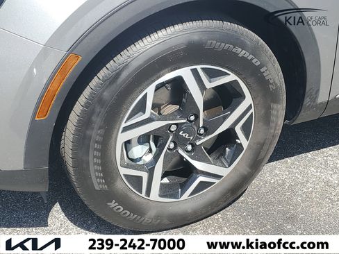 Used 2025 Kia Sportage LX FWD image 7
