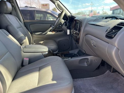 Used 2005 Toyota Sequoia SR5 image 32