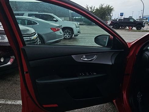 Used 2023 Kia Forte LXS w/ LXS Technology Package FWD image 9