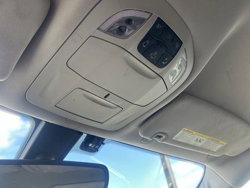 Used 2017 Chrysler Pacifica Touring-L image 27