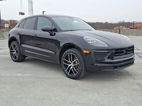 Used 2025 Porsche Macan image 7