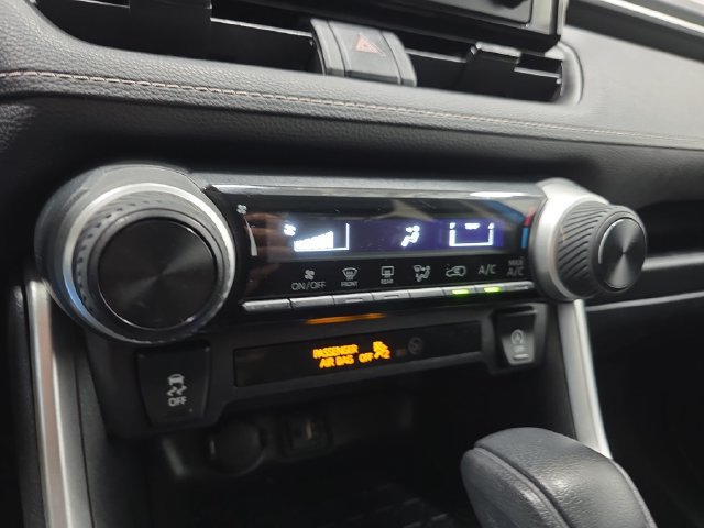Used 2019 Toyota RAV4 LE w/ All Weather Liner Package AWD/4WD image 22