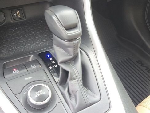 Certified 2025 Toyota RAV4 LE AWD/4WD image 24