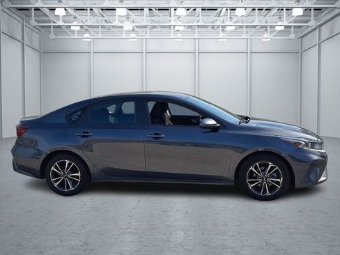 Used 2024 Kia Forte LXS FWD image 6