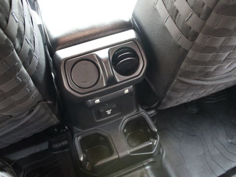 Used 2019 Jeep Wrangler Unlimited Rubicon AWD/4WD image 32