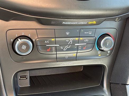 Used 2017 Ford Focus SE w/ SE Winter Package image 18