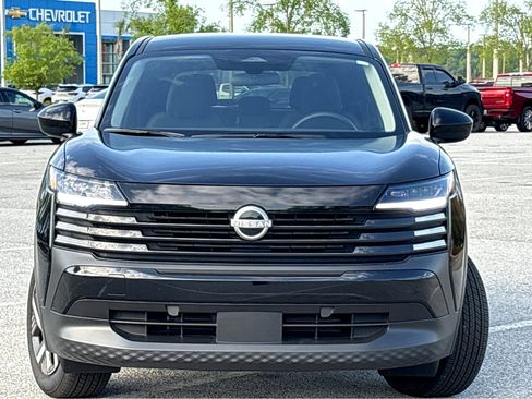 Used 2025 Nissan Kicks SV image 2