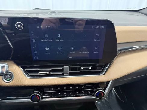 Used 2025 Chevrolet Equinox ACTIV w/ Safety and Technology Package AWD/4WD image 18