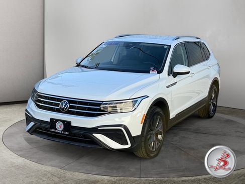 Used 2024 Volkswagen Tiguan SE AWD/4WD image 3