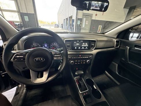 Used 2022 Kia Sportage LX FWD image 2