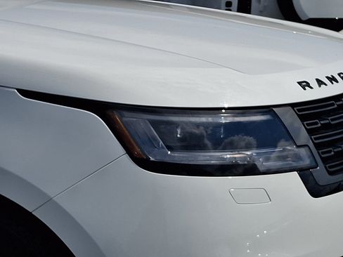 Used 2025 Land Rover Range Rover SE AWD/4WD image 15