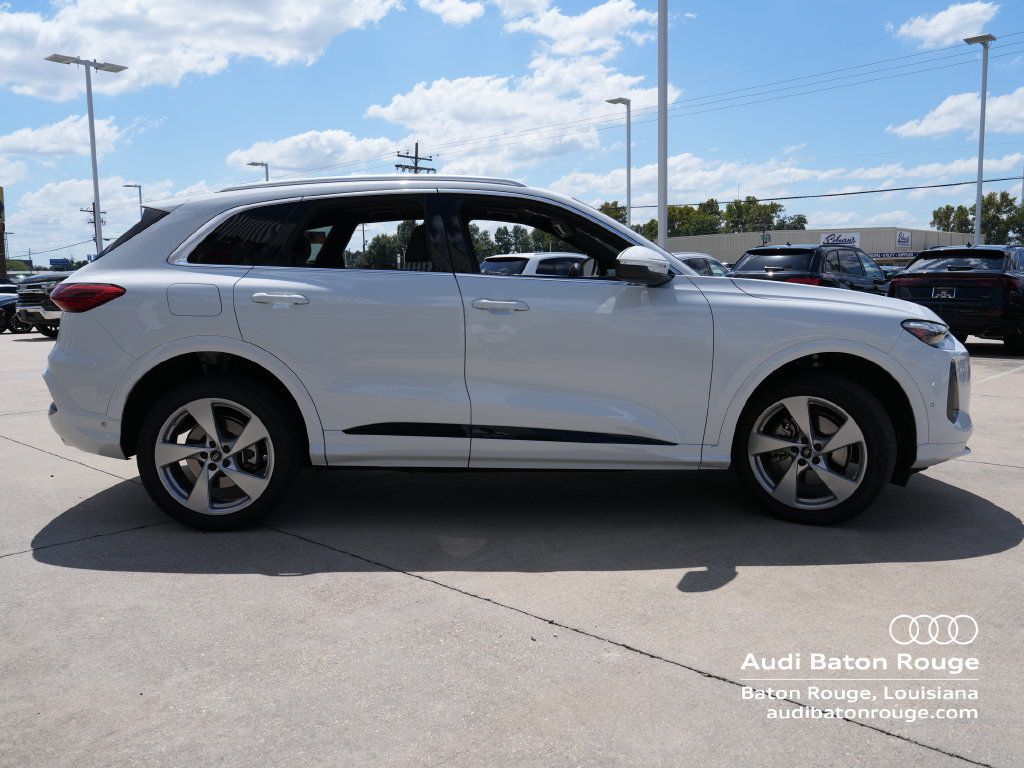 Used 2025 Audi Q5 Premium Plus w/ Premium Plus AWD/4WD image 6