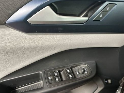 Certified 2023 Volkswagen Taos SE w/ Black Wheel Package image 13