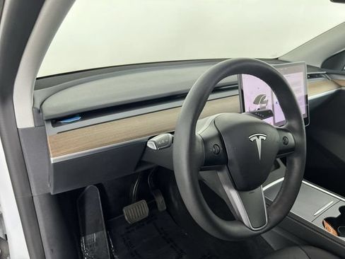 Used 2022 Tesla Model Y Long Range AWD/4WD image 10