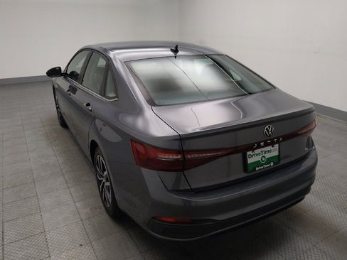 Used 2025 Volkswagen Jetta SE FWD image 5