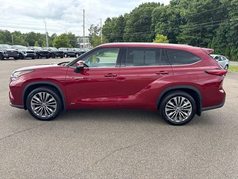 Used 2021 Toyota Highlander Platinum AWD/4WD image 3