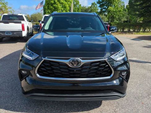 Certified 2026 Toyota Highlander Limited AWD/4WD image 9