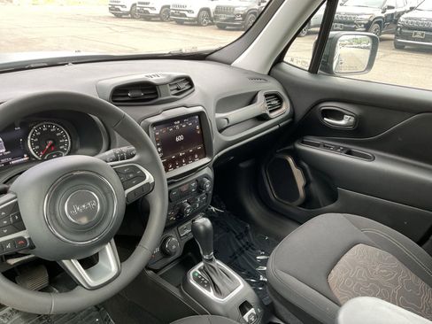 Used 2023 Jeep Renegade Latitude AWD/4WD image 31