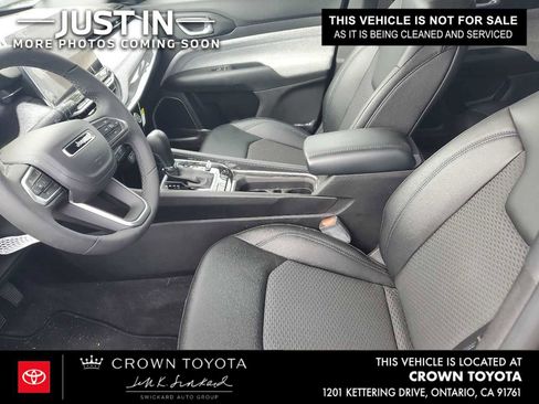 Used 2024 Jeep Compass Latitude AWD/4WD image 3