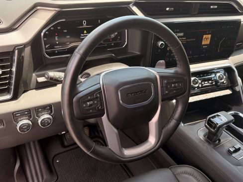 Used 2025 GMC Sierra 1500 Denali w/ Technology Package AWD/4WD image 17