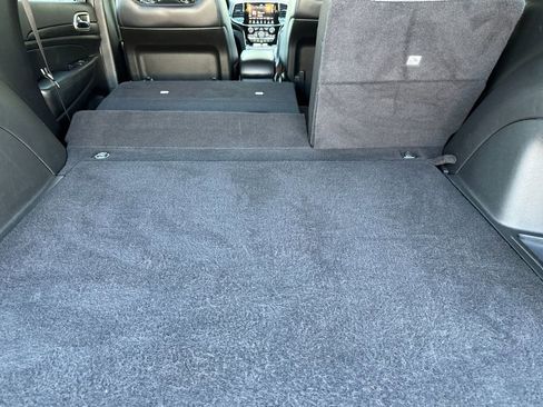 Used 2022 Jeep Grand Cherokee Laredo X image 15