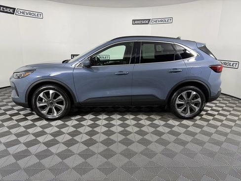 Used 2024 Ford Escape Platinum image 3