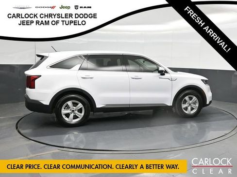 Used 2023 Kia Sorento LX FWD image 4