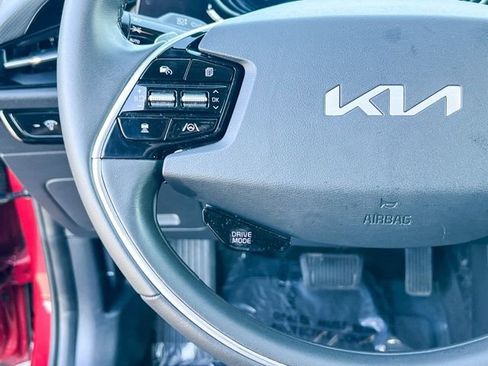Certified 2024 Kia Niro EX image 25