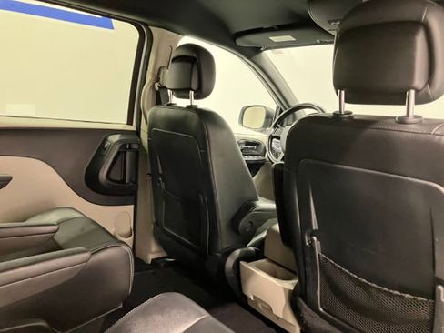 Used 2019 Dodge Grand Caravan SXT image 23