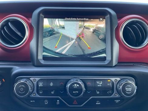 Used 2023 Jeep Wrangler Unlimited Rubicon w/ Cold Weather Group AWD/4WD image 20