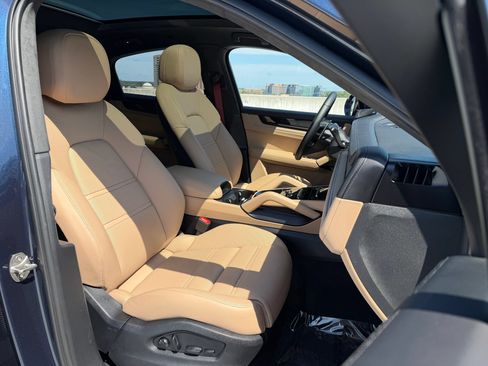 Certified 2024 Porsche Cayenne S AWD/4WD image 22