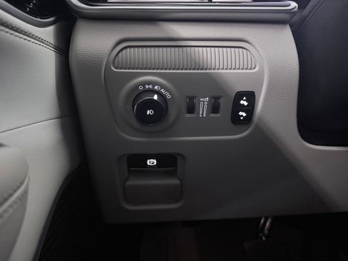 Used 2024 Jeep Wagoneer L 4WD w/ Premium Group I image 24
