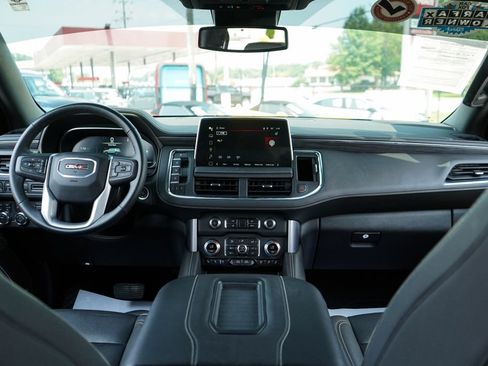 Used 2024 GMC Yukon XL SLT w/ SLT Luxury Package AWD/4WD image 9