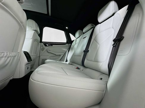 New 2026 Porsche Macan image 24