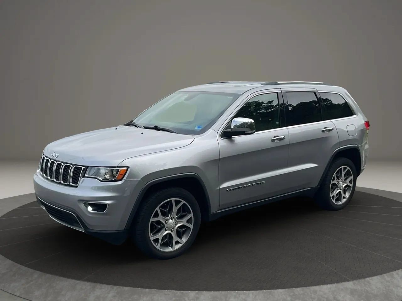 Used 2019 Jeep Grand Cherokee Limited AWD/4WD image 1