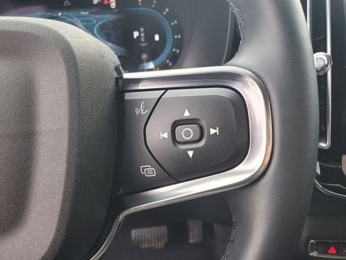 Used 2023 Volvo XC40 B5 Core w/ Convenience Package image 19