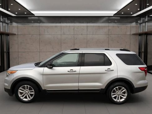 Used 2015 Ford Explorer XLT image 7